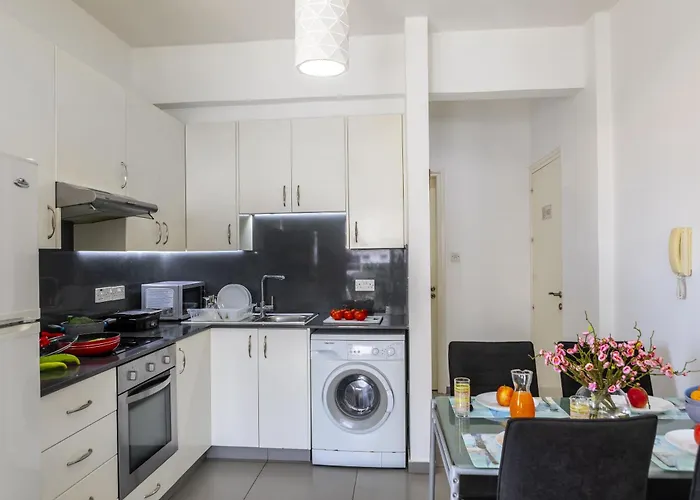 Airbnsea Centre Side Sea View Apartmán Larnaca