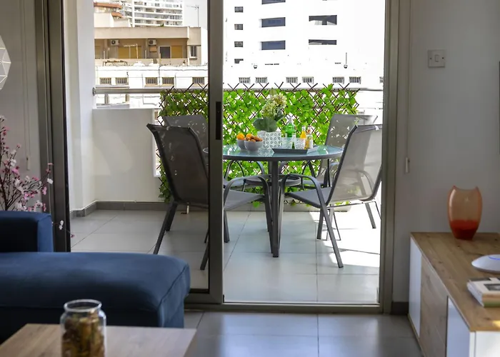 Airbnsea Centre Side Sea View Larnaka