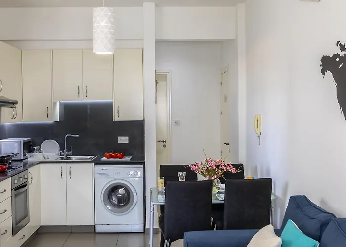 Airbnsea Centre Side Sea View Apartment