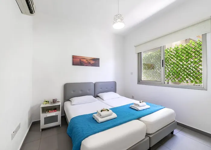 Airbnsea Centre Side Sea View Apartmán Larnaca