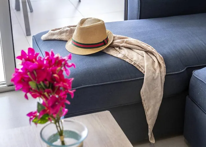 Airbnsea Centre Side Sea View Apartmán