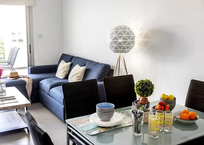 Airbnsea Centre Side Sea View Larnaca