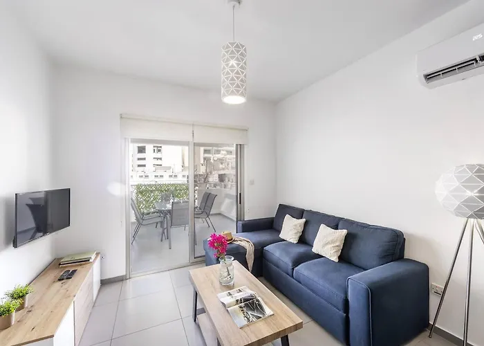 Airbnsea Centre Side Sea View Apartment Larnaka