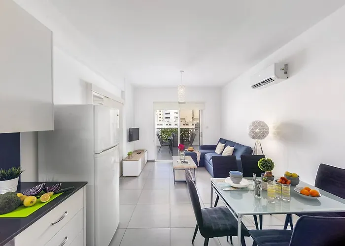 Lägenhet Airbnsea Centre Side Sea View Larnaca